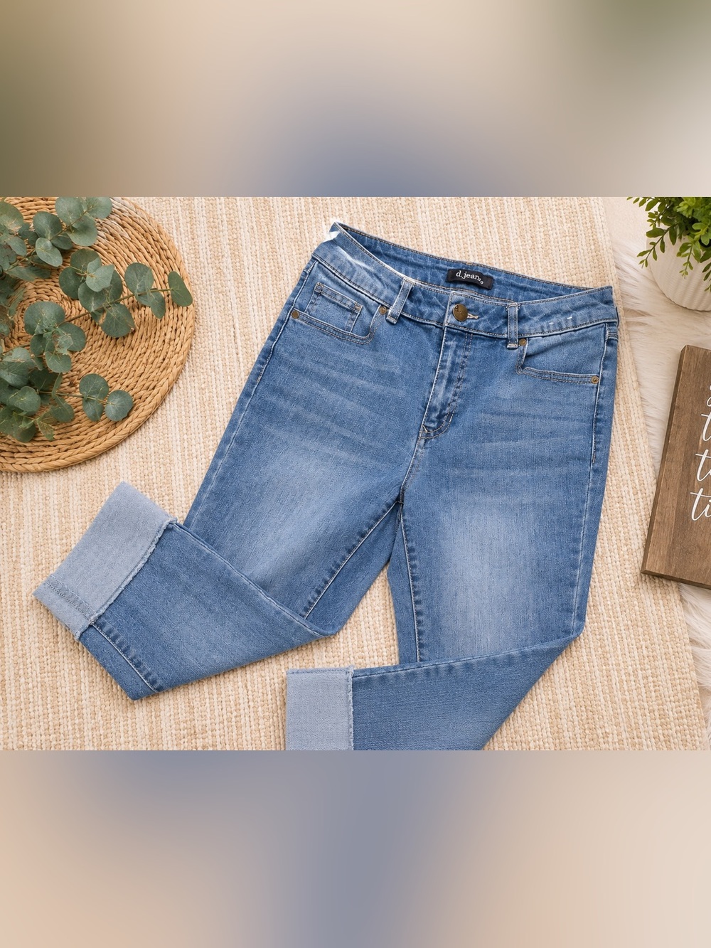 d.jeans Women’s Light Wash Stretch Cropped Cuffed Jeans Size 8